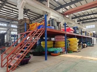 Changzhou Yingchuang Rotomolding Equipment Co,. Ltd productielijn van de fabrikant